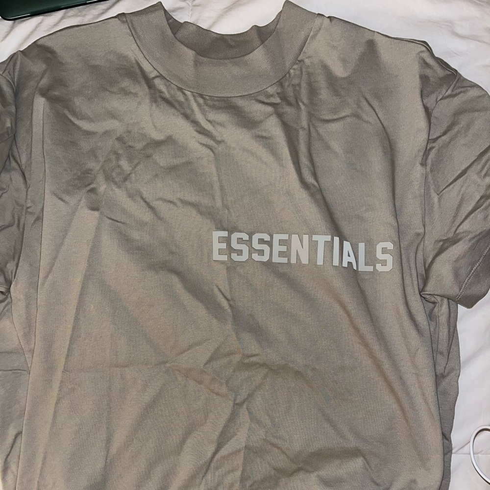 ESSENTIALS OVERSIZED TEE